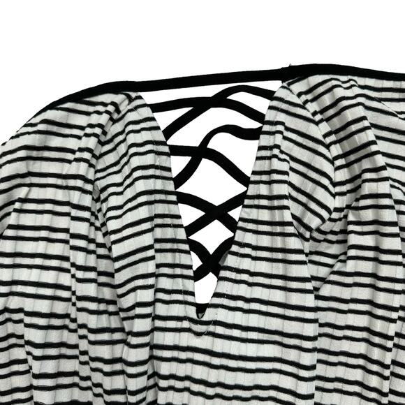 WHITE HOUSE BLACK MARKET *NEW* Textured Stripe Strappy Shoulder Top Size Large - Picture 6 of 11